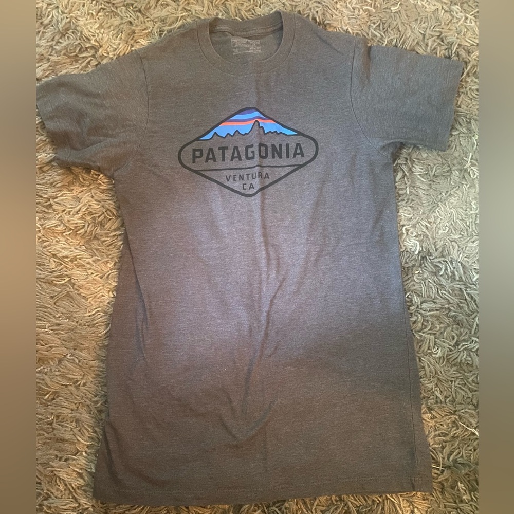Women’s Patagonia tshirt size xs gray